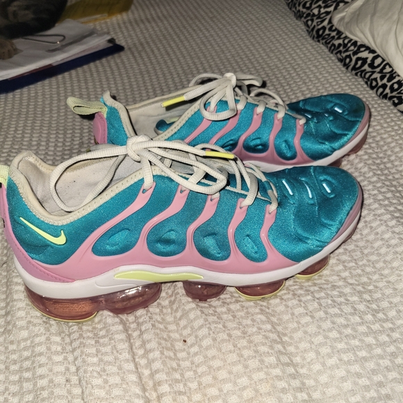 Nike Women's Multicolor Air VaporMax Plus Sneakers - Picture 8 of 8